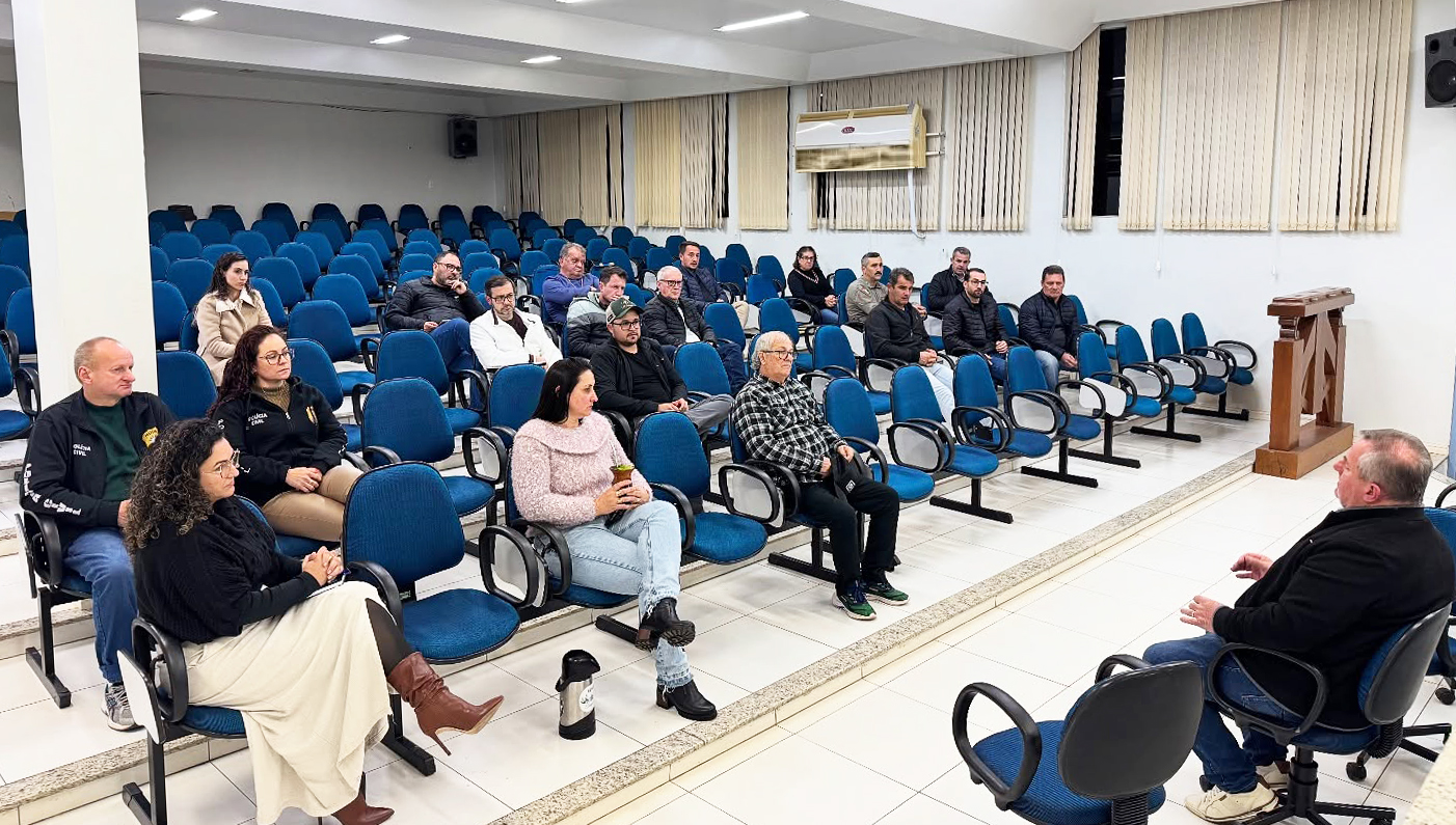Capa Executivo e Legislativo de Palmitinho debatem melhorias no trânsito municipal