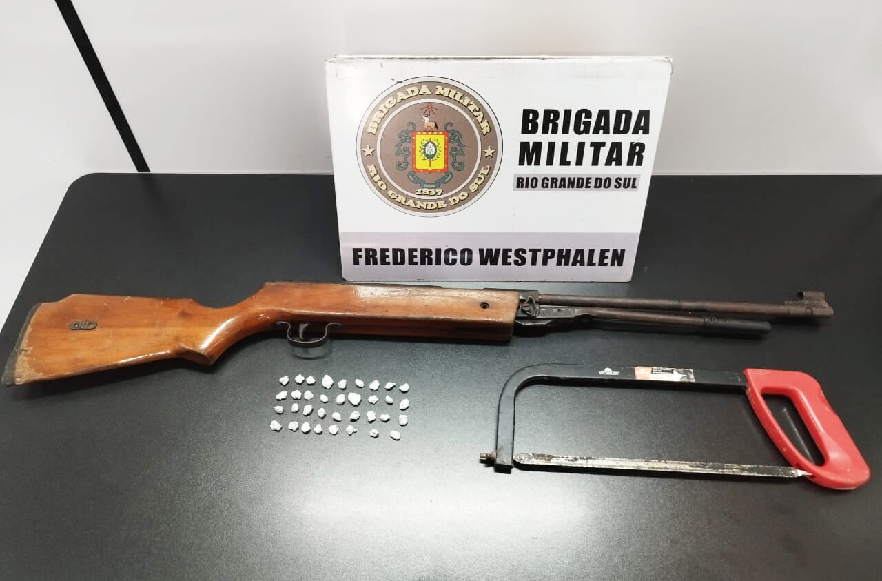Capa Brigada Militar prende dupla com arma e drogas em Frederico Westphalen
