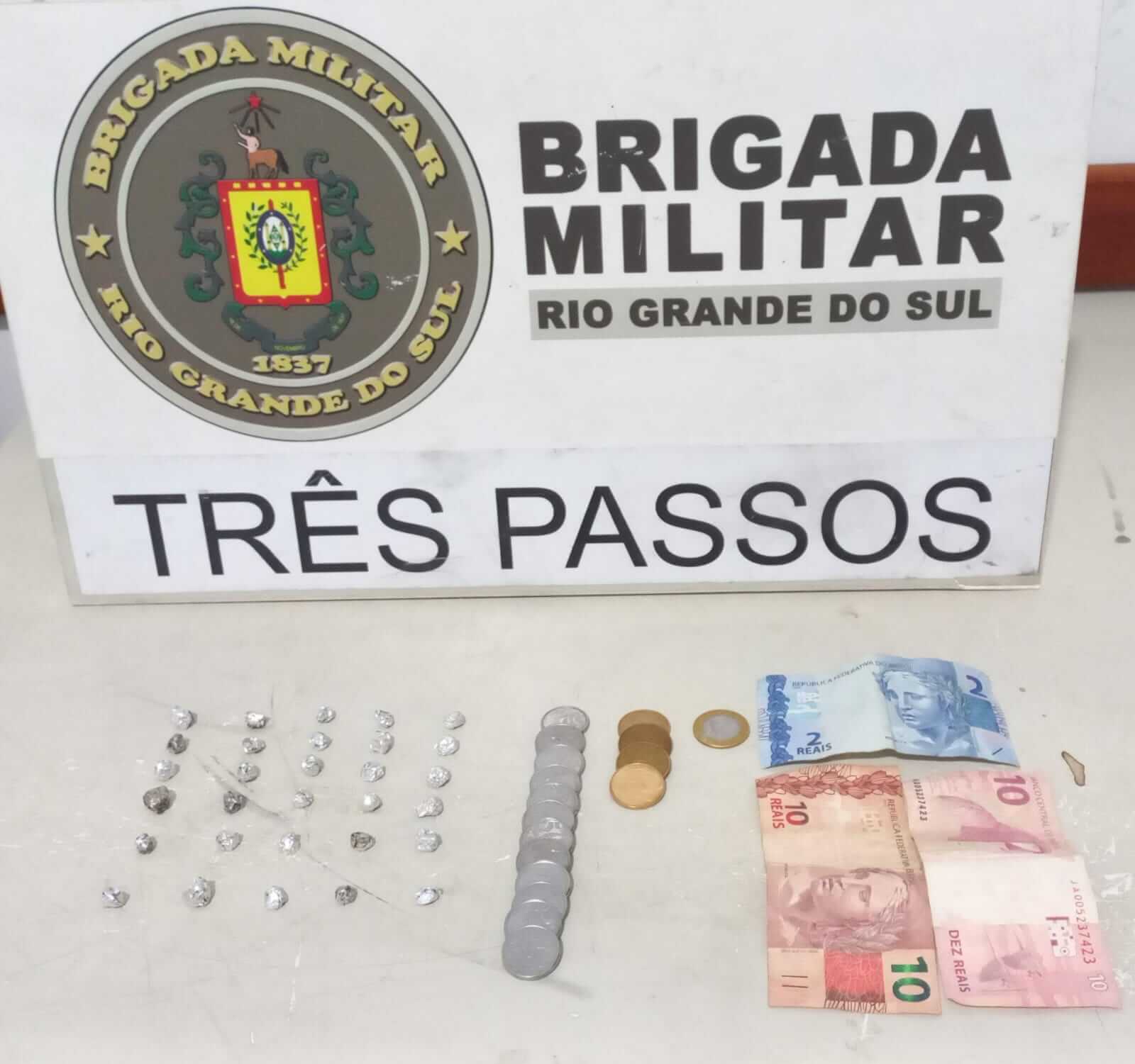 Capa Brigada Militar prende mulher por tráfico de drogas em Três Passos