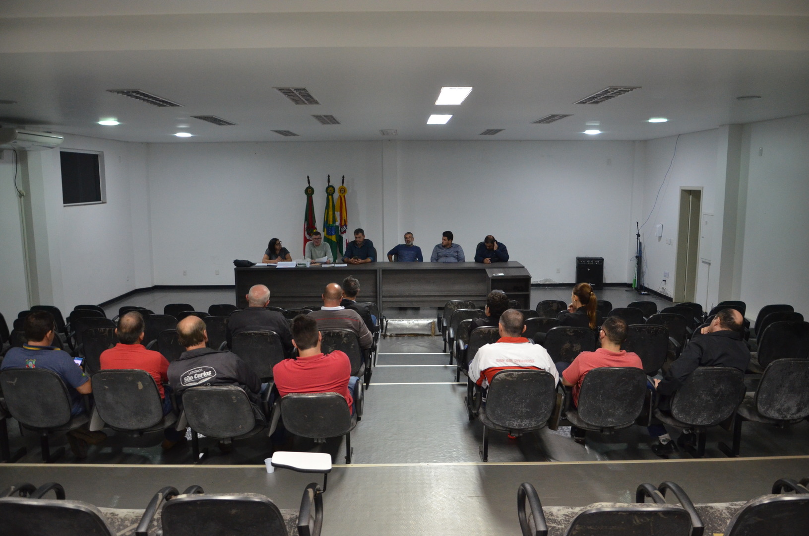 Capa Reunião define a fundação da Associação Farroupilha Caiçarense