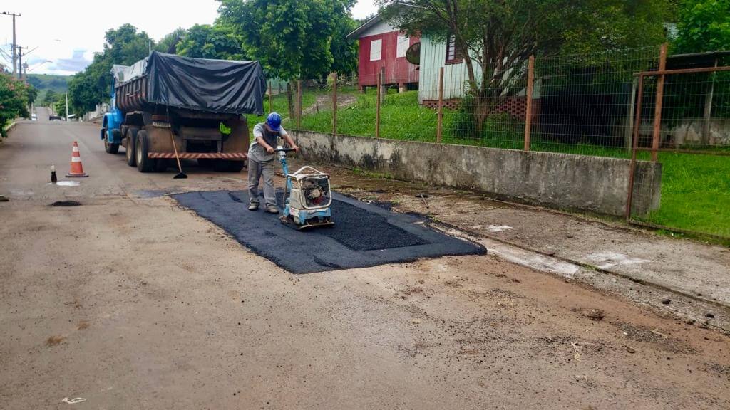 Capa Corsan faz recuperação de asfalto em locais de obras para manutenção de redes