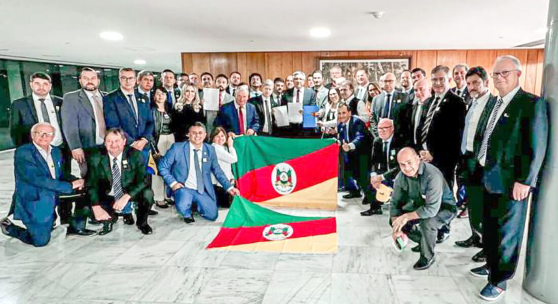 Capa Famurs e associações regionais entregam reivindicações dos municípios gaúchos ao ministro das Relações Institucionais