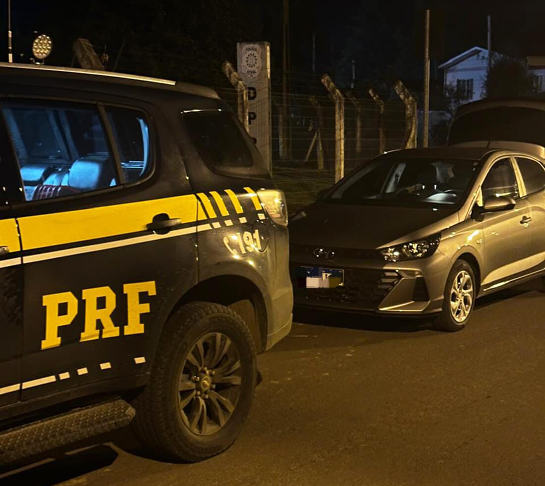 Capa PRF prende dupla com extensa ficha criminal por uso de documento falso em Lagoa Vermelha