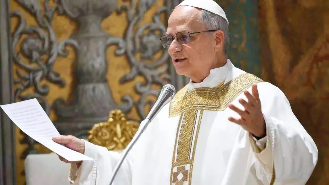 Capa Papa Leão XIV celebra primeira missa na Capela Sistina