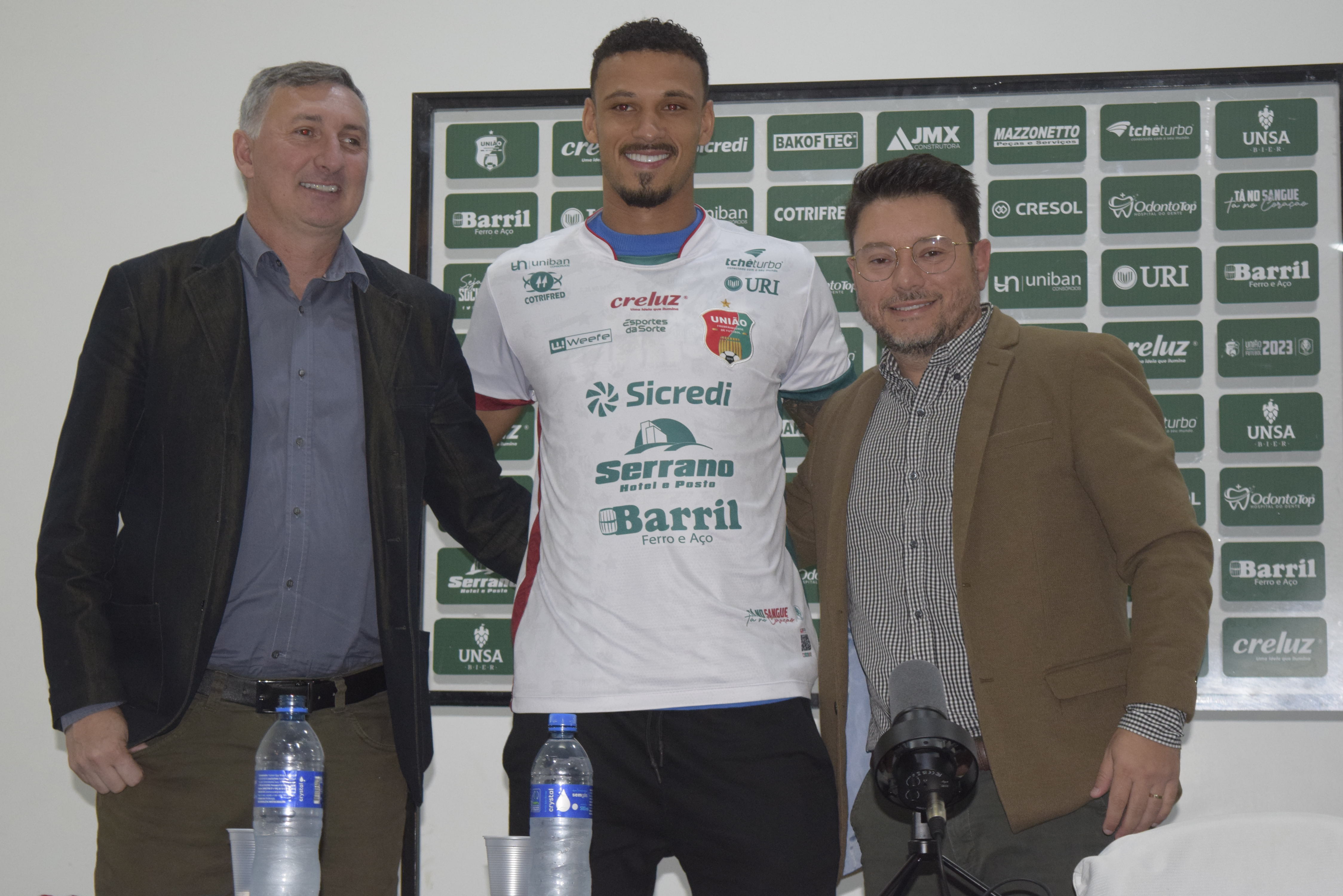 Capa União-FW apresenta Hiago Cena e traz informações sobre o andamento da SAF