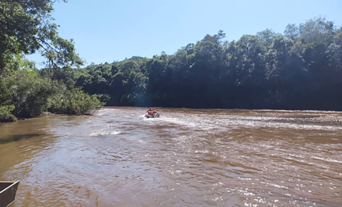 Capa Encontrado corpo de jovem que morreu afogado em rio na divisa entre Crissiumal e Horizontina