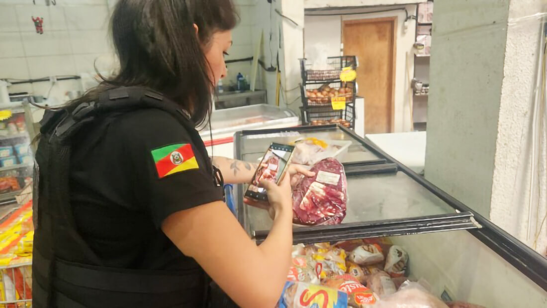 Capa Polícia prende grupo por vender 800 toneladas de carne que ficou submersa em enchentes do RS