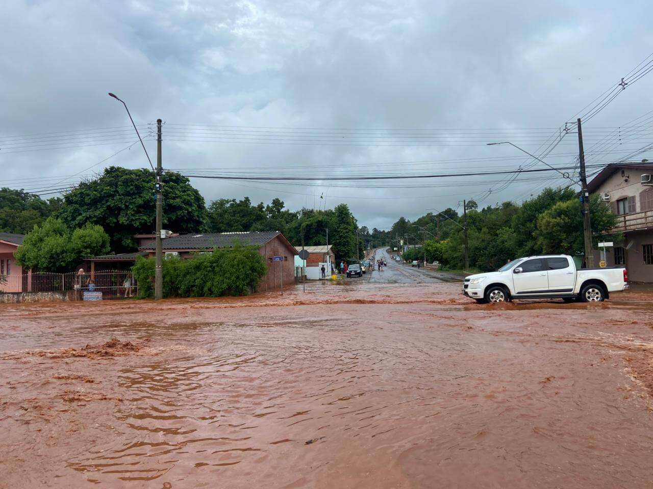 Capa Chuva intensa causa alagamentos e transtornos em Erval Seco