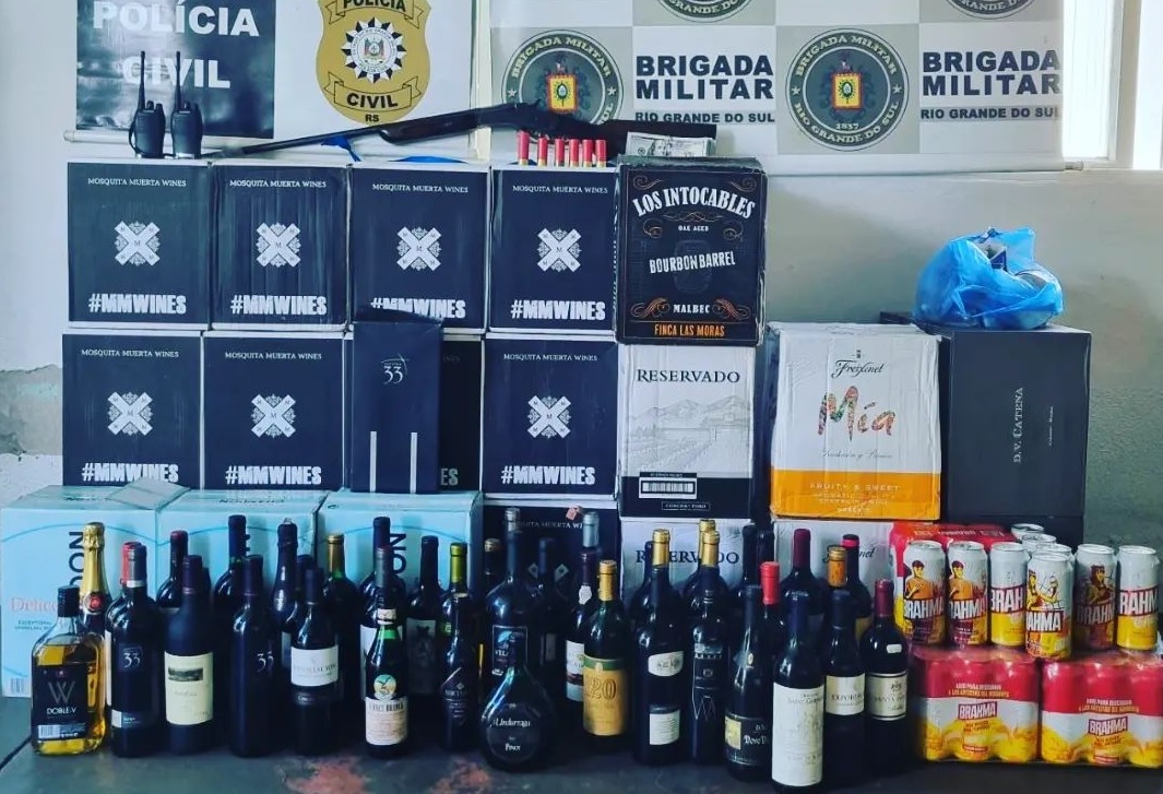 Capa BM e PC realizam mandados de busca e apreensão em Crissiumal
