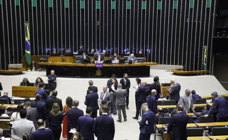 Capa Câmara conclui votação de projeto que regulamenta emendas ao Orçamento e texto segue para sanção