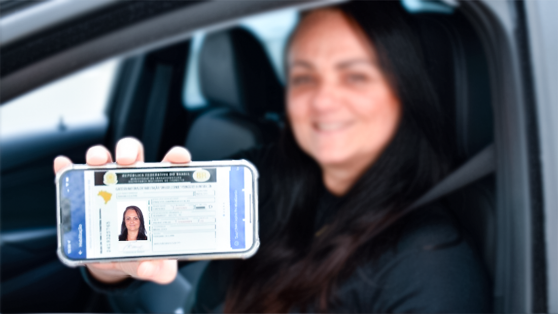 Capa Dois terços dos condutores gaúchos já usam a carteira de habilitação no celular