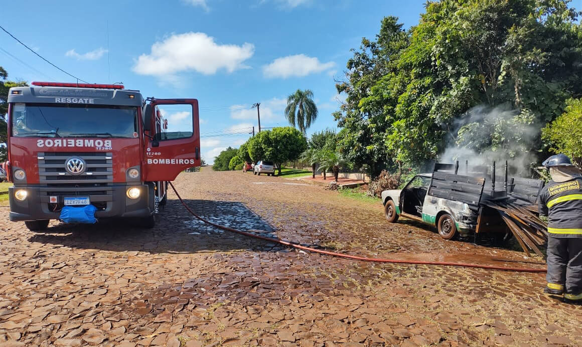 Capa Carreta agrícola pega fogo em Tenente Portela