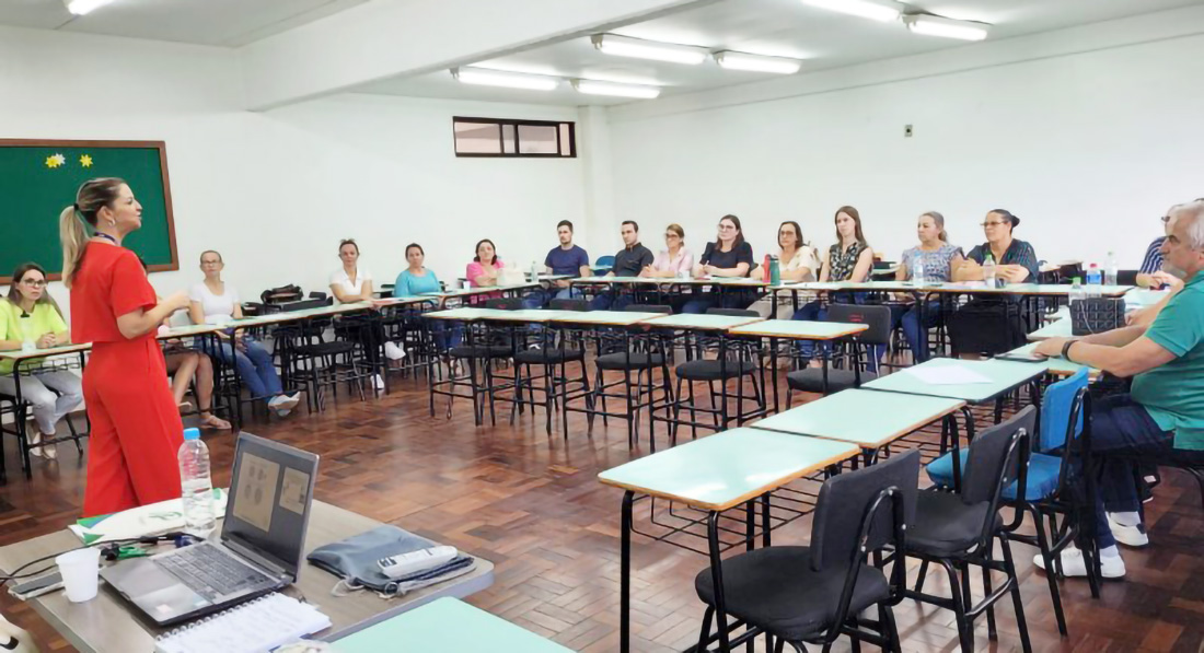 Capa URI/FW oferece Formação Continuada para qualificar profissionais da região