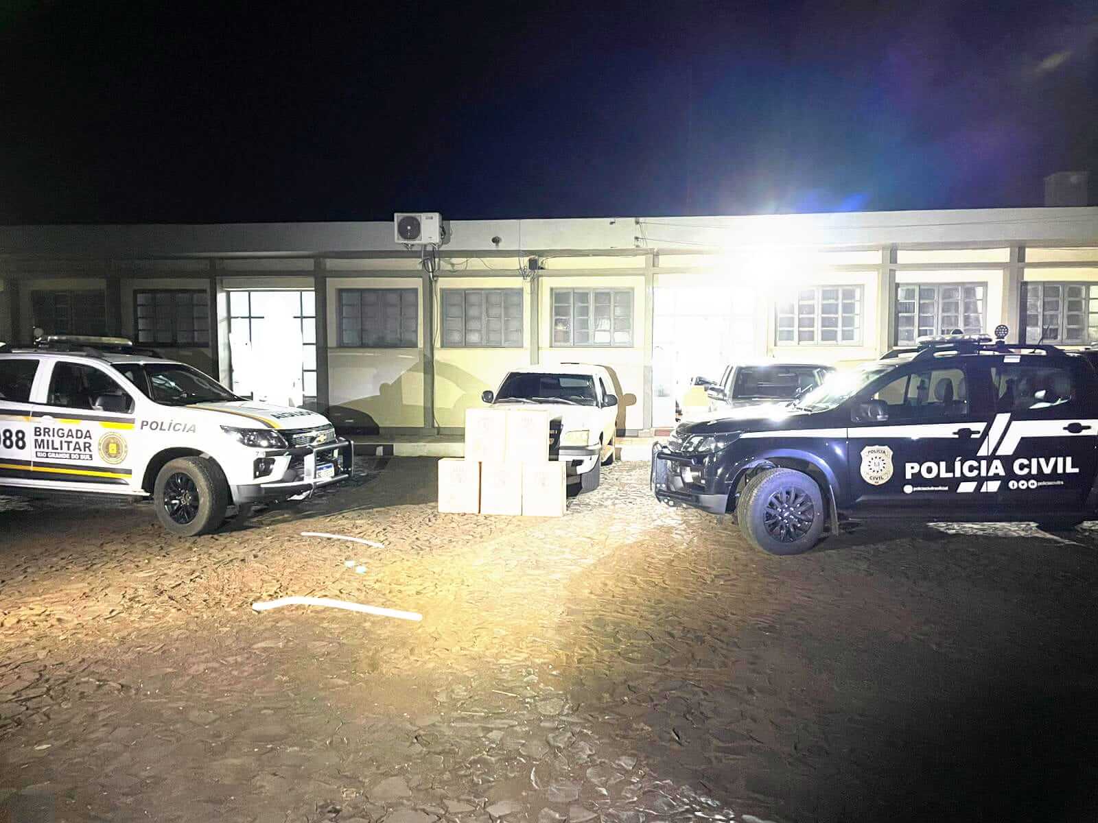 Capa BM e PC apreendem cigarros contrabandeados em Tiradentes do Sul