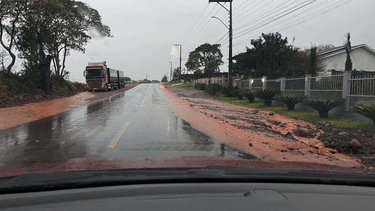 Capa Fortes chuvas provocam novos danos em estradas de Boa Vista das Missões