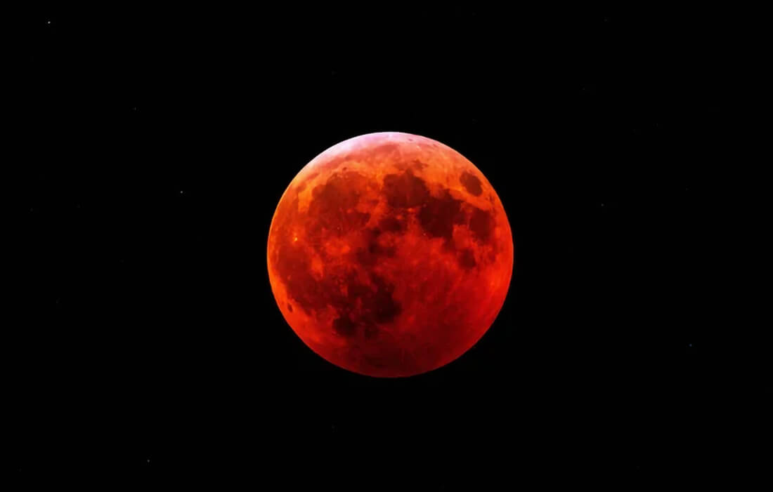Capa Eclipse total da Lua acontece na madrugada desta sexta-feira