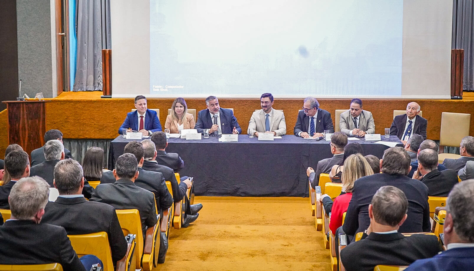 Capa Mais de 40 prefeitos gaúchos se reúnem com ministros em Brasília