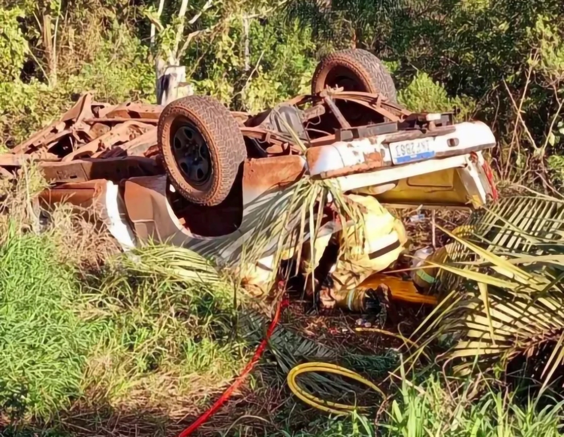 Capa Capotamento de caminhonete deixa motorista ferido na ERS-223 em Ibirubá