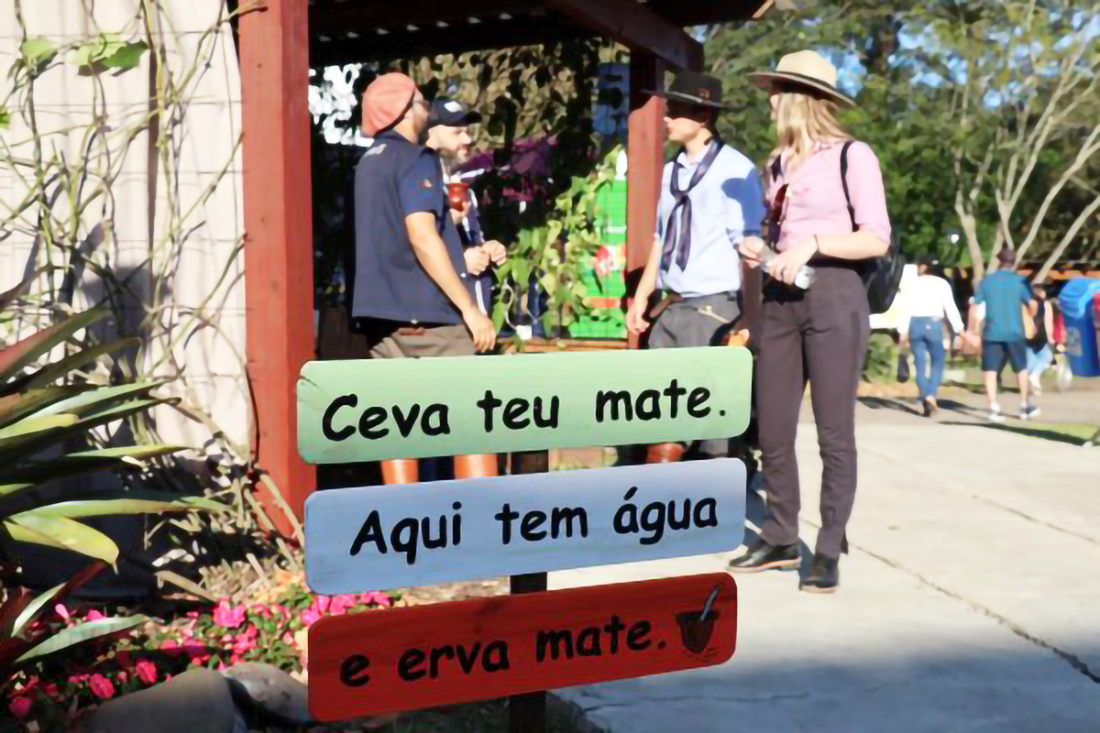 Capa Erva-mate foi destaque no espaço da Emater/RS-Ascar na 49ª Expointer