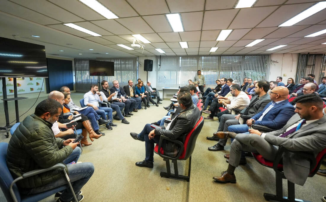 Capa Governo discute moradias para os afetados pelas chuvas com setor da construção civil