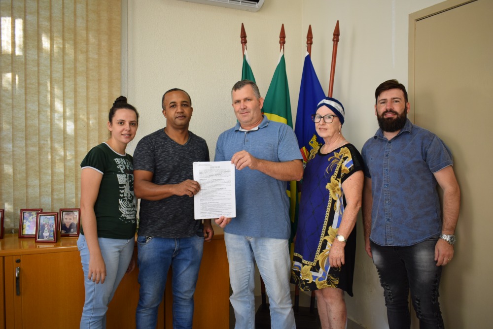 Capa Alpestre: assinado de contrato de concessão de uso para fábrica de calçados