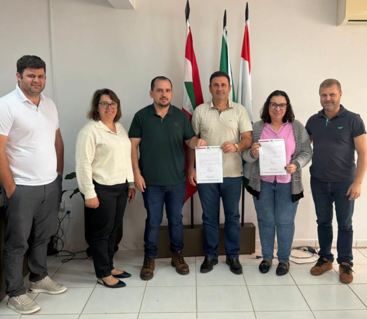 Capa Prefeitura de Guatambu assina Ordem de Serviço para reforma na cobertura de quatro unidades escolares