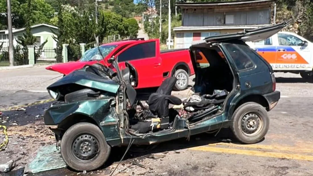 Capa Colisão frontal deixa três mortes e três feridos em Antônio Prado