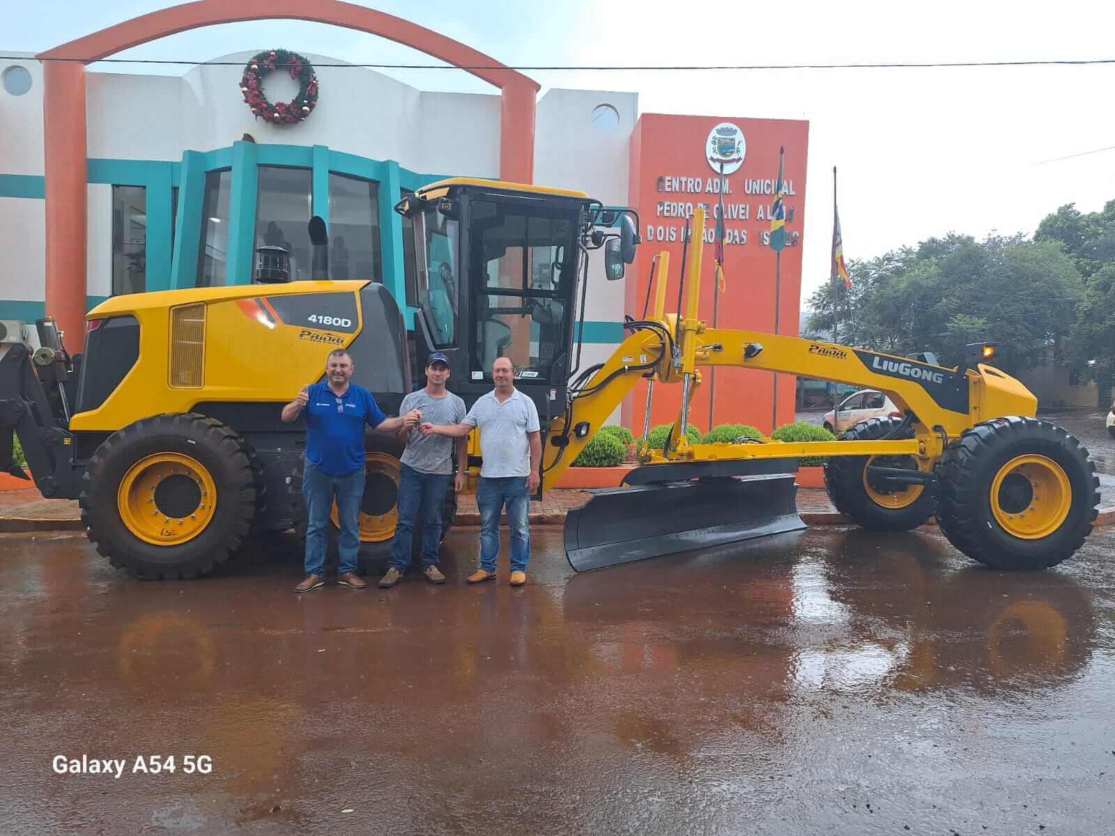 Capa Administração Municipal adquire nova patrola para Dois Irmãos das Missões