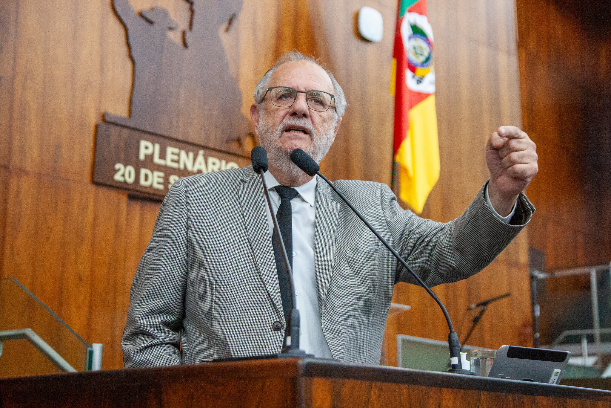 Capa Deputado Miguel Rossetto solicita audiência para investigar falta de diesel no Rio Grande do Sul