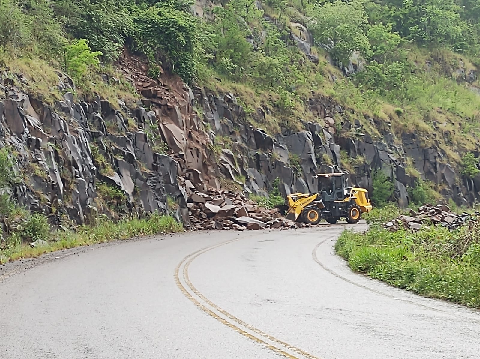 Capa Deslizamentos de pedras são registrados na RSC 472 entre Tenente Portela e Palmitinho