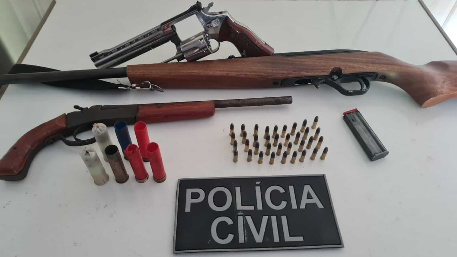 Capa Polícia Civil apreende armas de fogo e munições durante cumprimento de mandados judiciais em Jaboticaba e Boa Vista das Missões