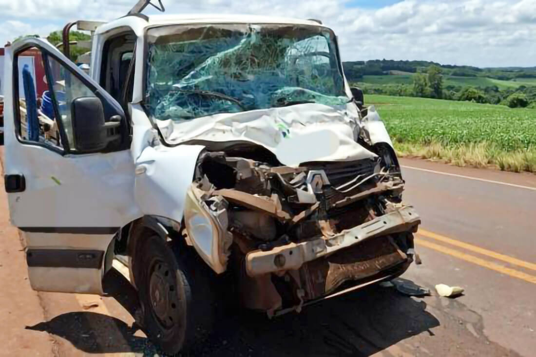 Capa Acidente na RS-342 deixa motorista ferido em colisão entre caminhões