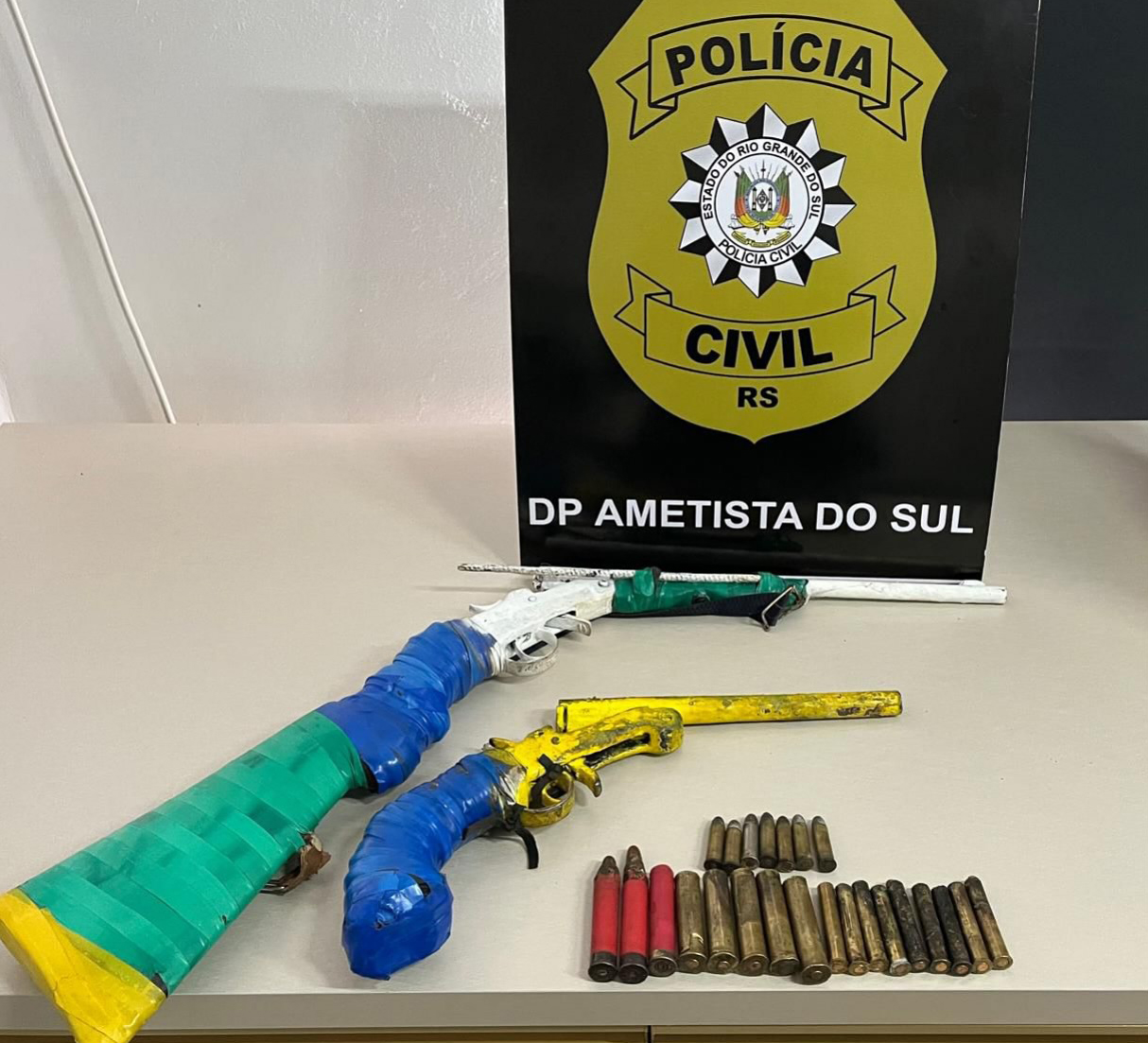 Capa Polícia Civil apreende armas e munições em Ametista do Sul