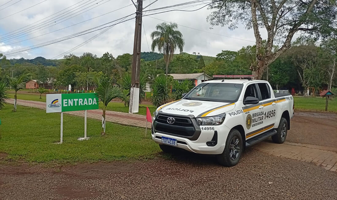 Capa Brigada Militar apreende adolescente por tráfico de drogas em praça de Vicente Dutra
