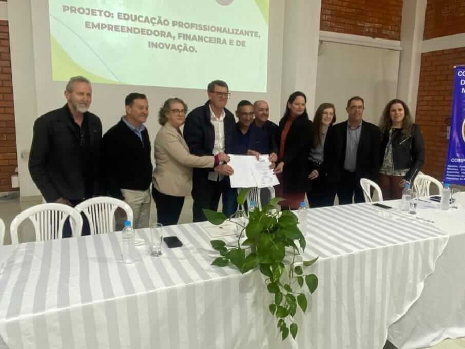 Capa CIMAU e CODEMAU firmam parceria para capacitação de jovens no Médio Alto Uruguai
