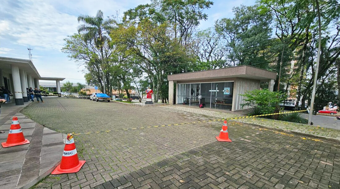 Capa Homem é morto e mulher fica gravemente ferida após ataque em capela de igreja no Oeste de SC