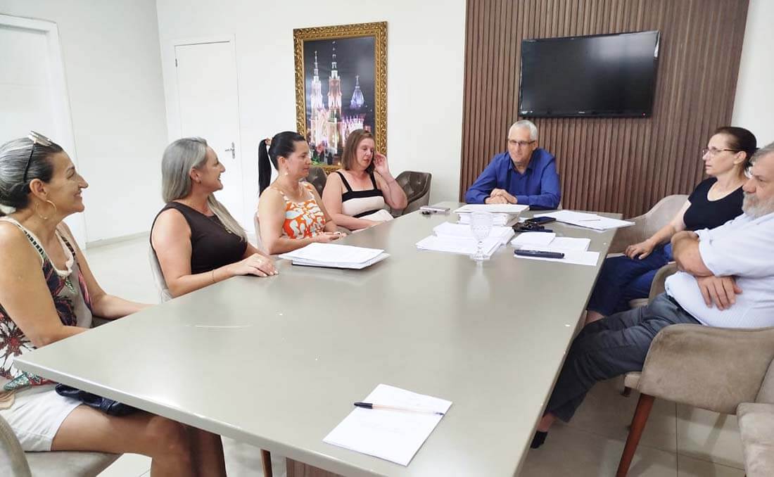 Capa Prefeito e vice de Frederico Westphalen se reúnem com Sindicato dos Professores para negociações salariais