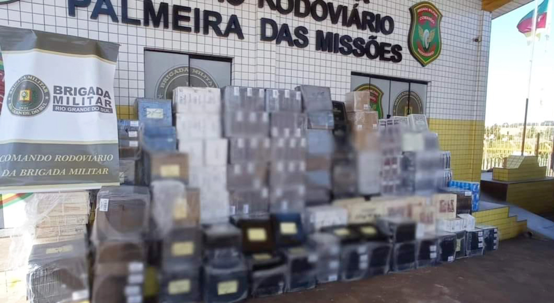 Capa Polícia Rodoviária apreende carga de bebidas argentinas escondida sob caixas de frutas em Palmeira das Missões
