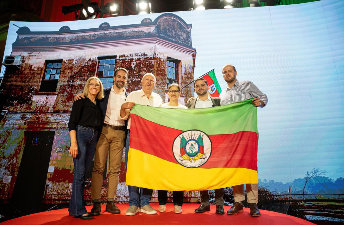 Capa Governo realiza balanço de 2024, destaca superação pós-enchentes e emociona o público