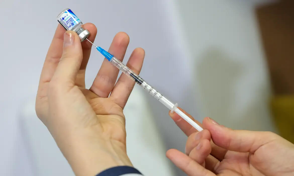 Capa Butantan procura voluntários para teste de vacina da gripe para idosos