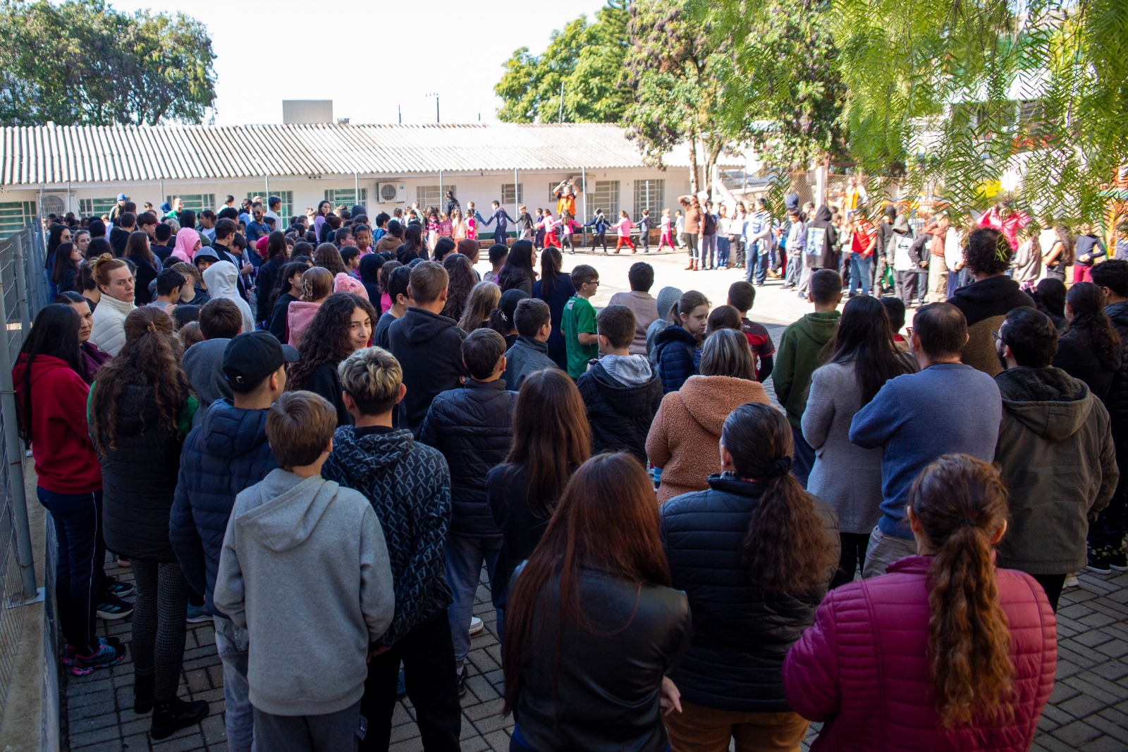 Capa Simulado de incêndio mobiliza cerca de 400 estudantes em escola de Chapecó