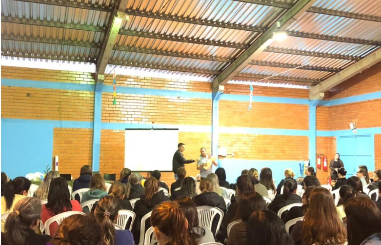 Capa Ametista do Sul: Professores e funcionários de ensino recebem curso de noções de primeiros socorros