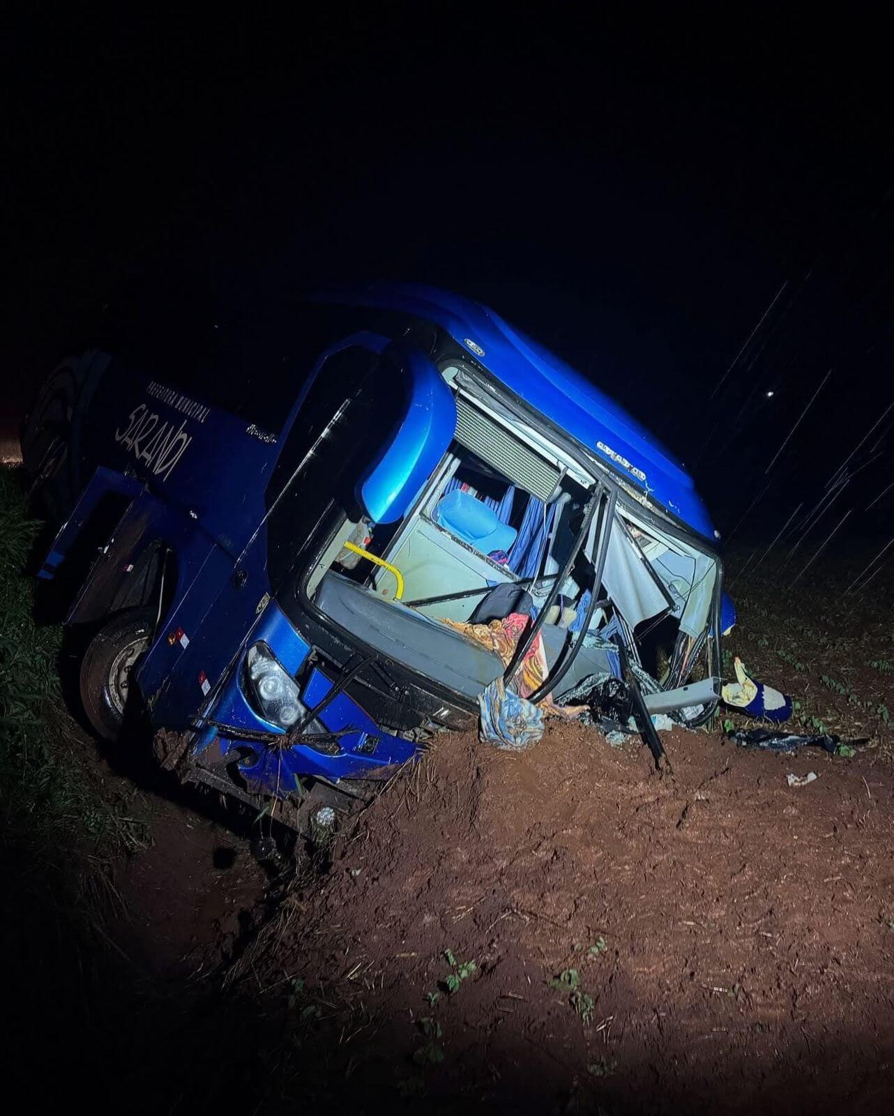 Capa Ônibus com atletas de Sarandi se envolve em acidente na BR 158 em Condor