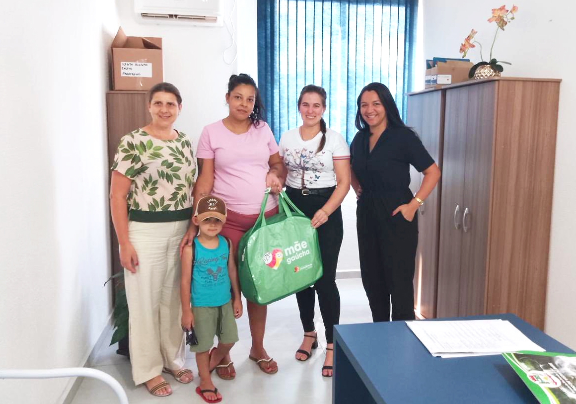 Capa Secretaria Municipal de Assistência Social de Vista Alegre entrega kits do programa Mãe Gaúcha