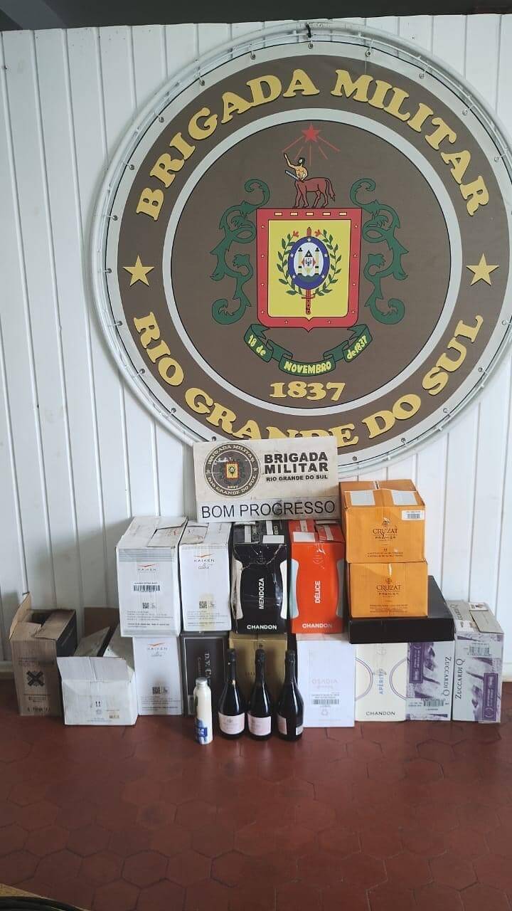 Capa BM apreende grande quantidade de vinhos em Tiradentes do Sul