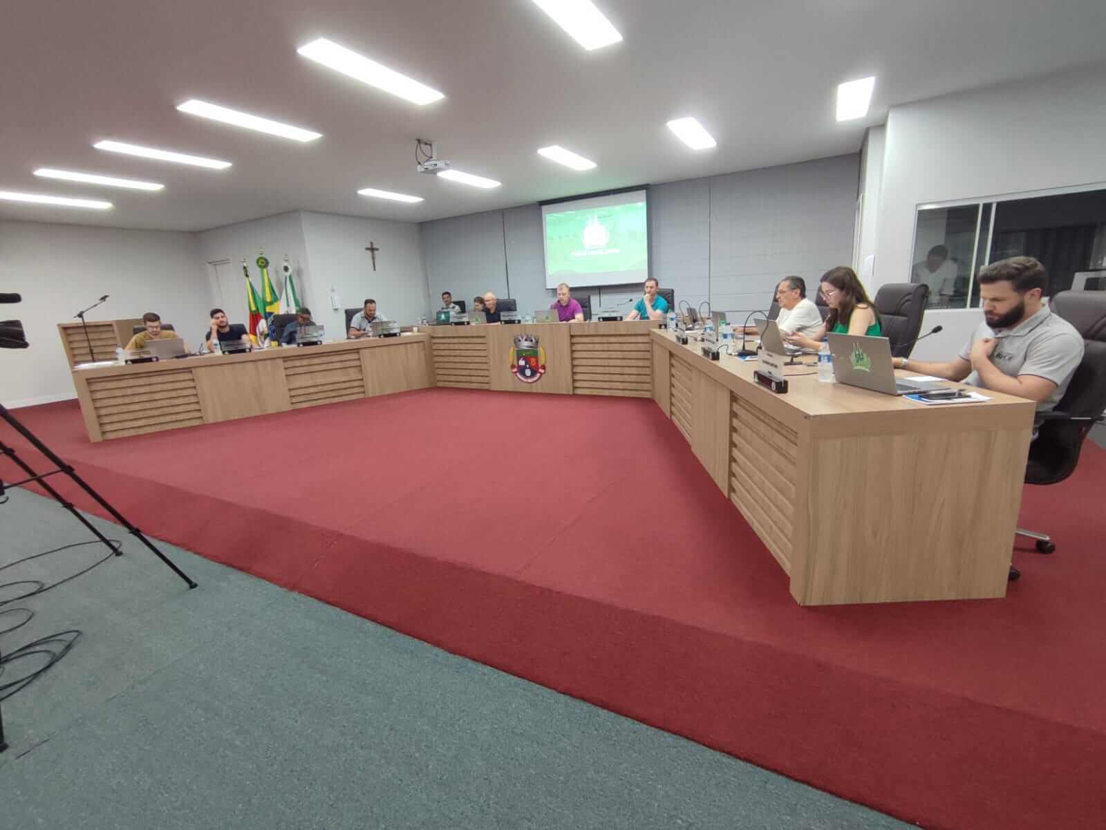 Capa Poder Legislativo aprova contratação de oito vigilantes para as escolas municipais