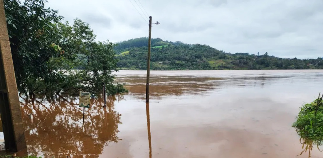 Capa Nível sobe rapidamente e Defesa Civil monitora Rio Uruguai em Itapiranga