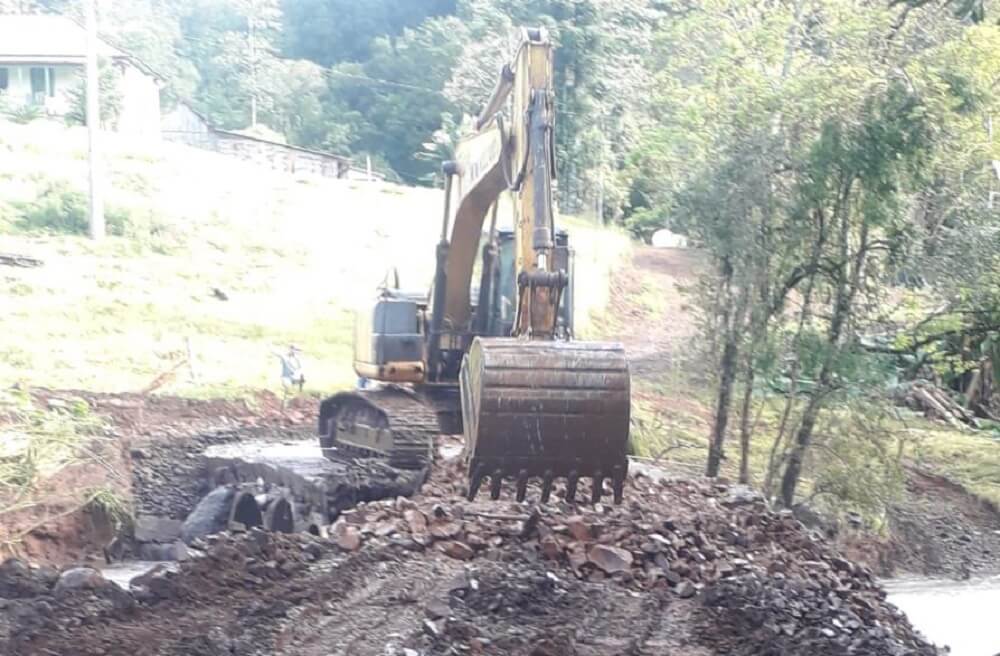 Capa Secretaria de Obras de Seberi recupera pontilhão danificado e estradas do interior