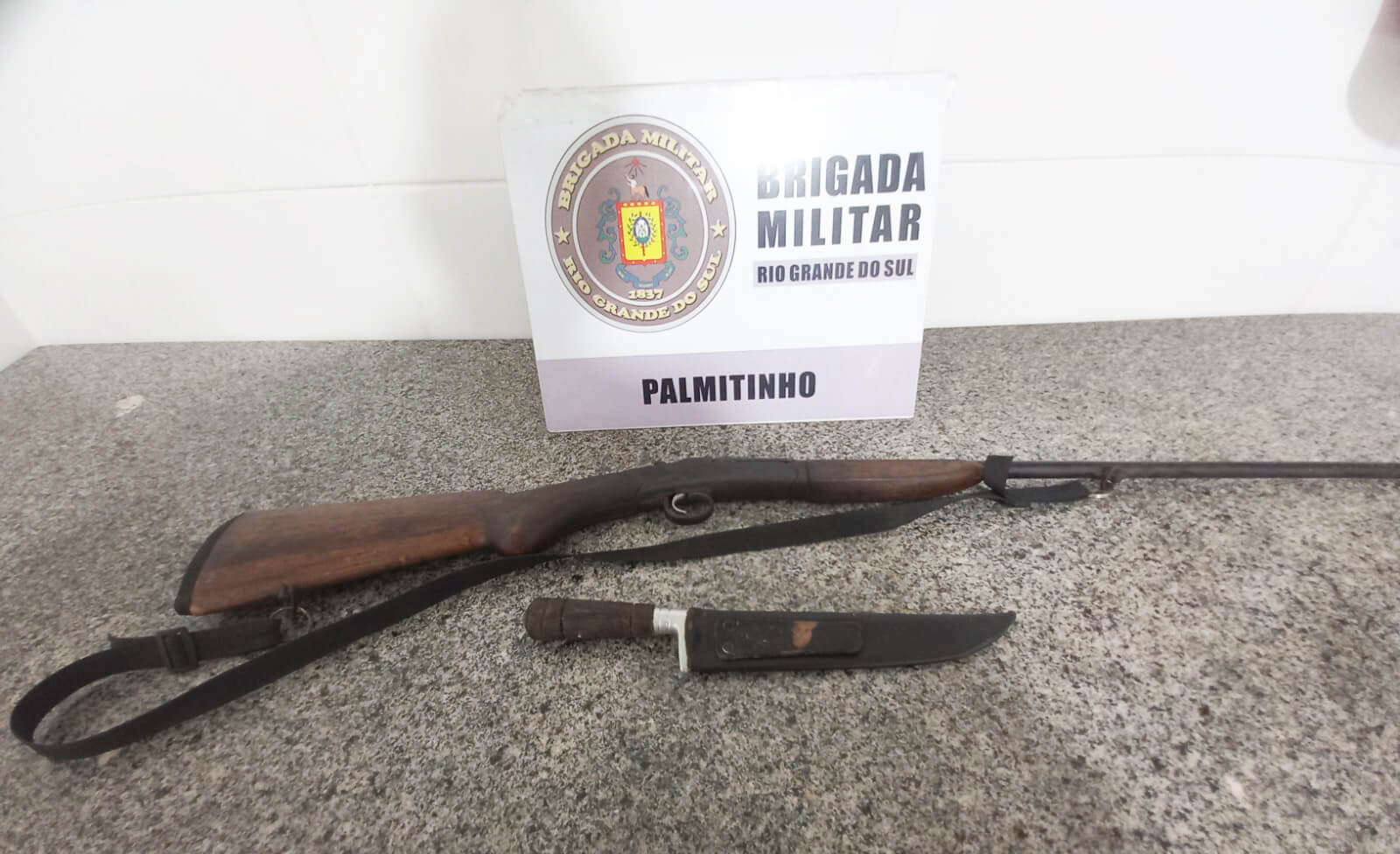 Capa Brigada Militar apreende espingarda durante abordagem em Palmitinho