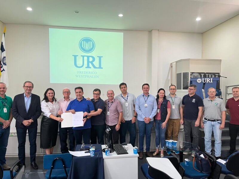Capa URI/FW promove Fórum para fortalecer Laboratório do Leite na região